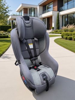 Nuna RAVA Next Convertible Car Seat, Good Condition! Manufacture date 04/25/2022 Retails $580