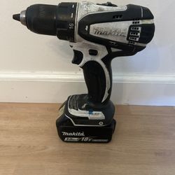 MAKITA 18v DRILL WITH BATTERY AND CHARGER