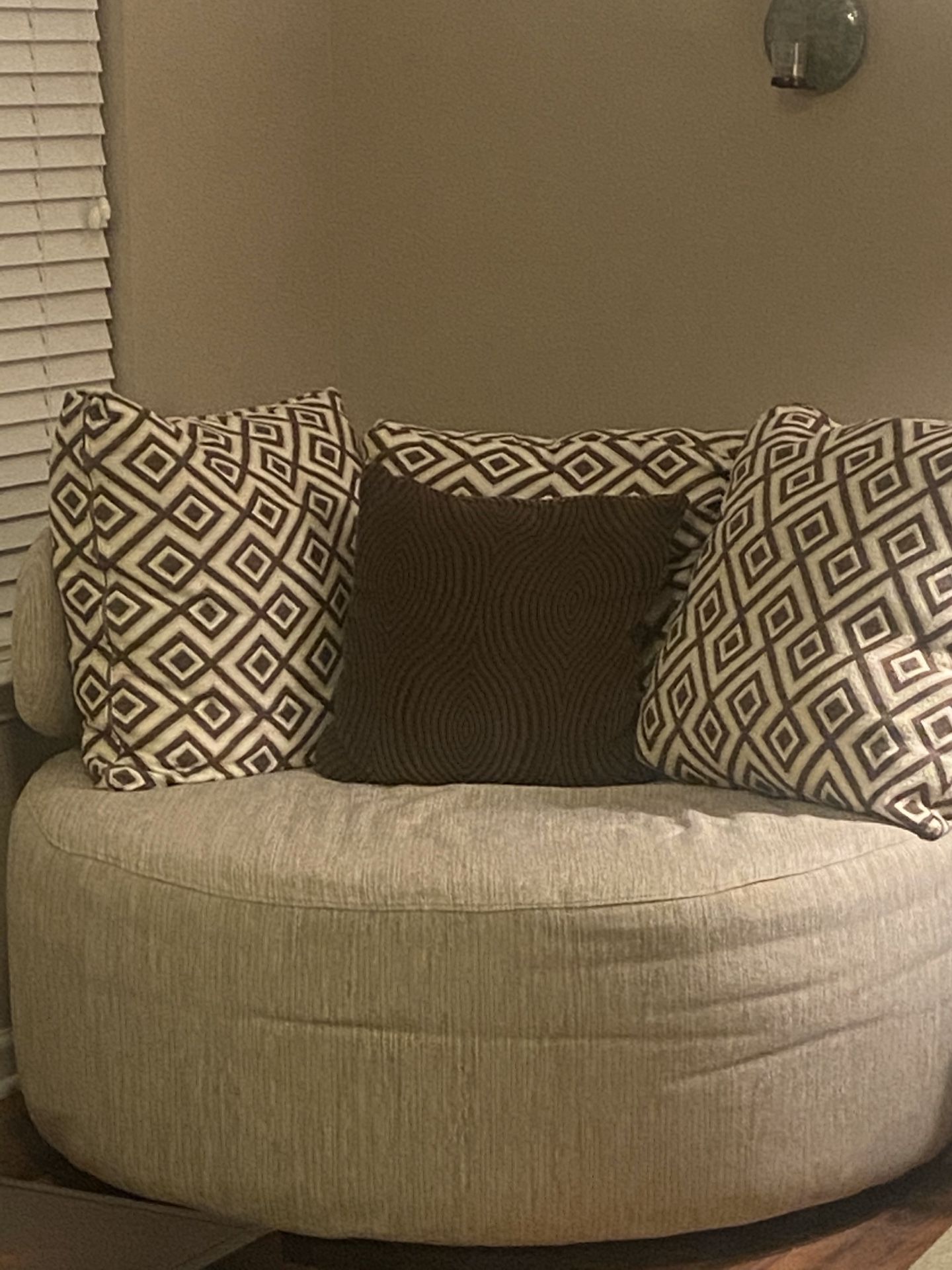 Sectional w/ pillows and end table