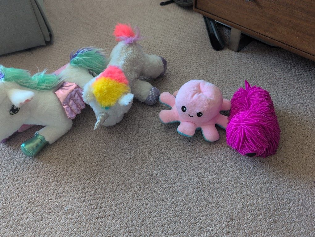 4 Cute Stuffed Animals