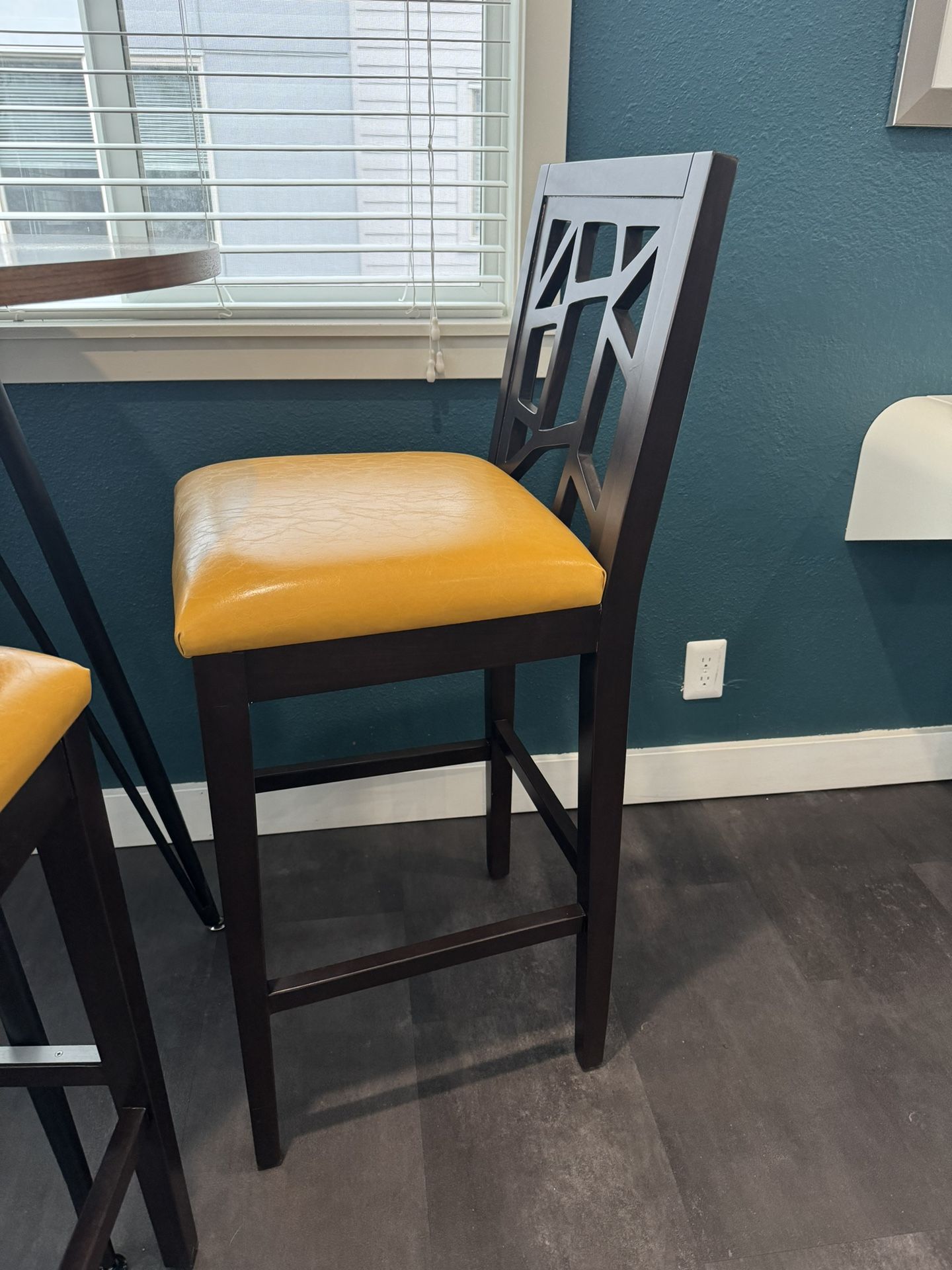 4 Bar Top Chairs 