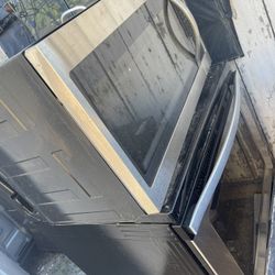 Electric Stove And Microwave 