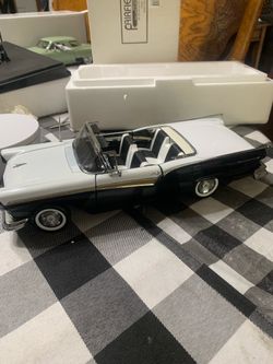 1/18 Scale 1957 Ford Farirlane 500 Skylinner