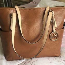 ❤️VALENTINE 🎁NEW Michael Kors Brown/Gold TOTE  SALE $ $250. O.B.O 🍀