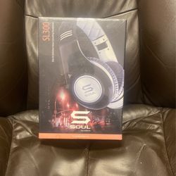 SOUL BY LUDACRIS SL300WB BLACK/WHITE  (DISCONTINUED BY MANUFACTURERS )