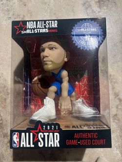 smALL-STARS NBA All-Star Minis Luka Donćić Figure with Game-Used Court