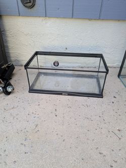Multiple Glass tanks and gecko starter kit