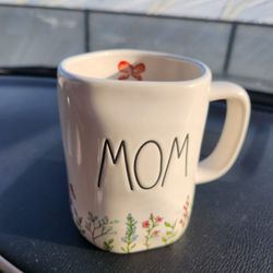 Rae Dunn MOM Mug