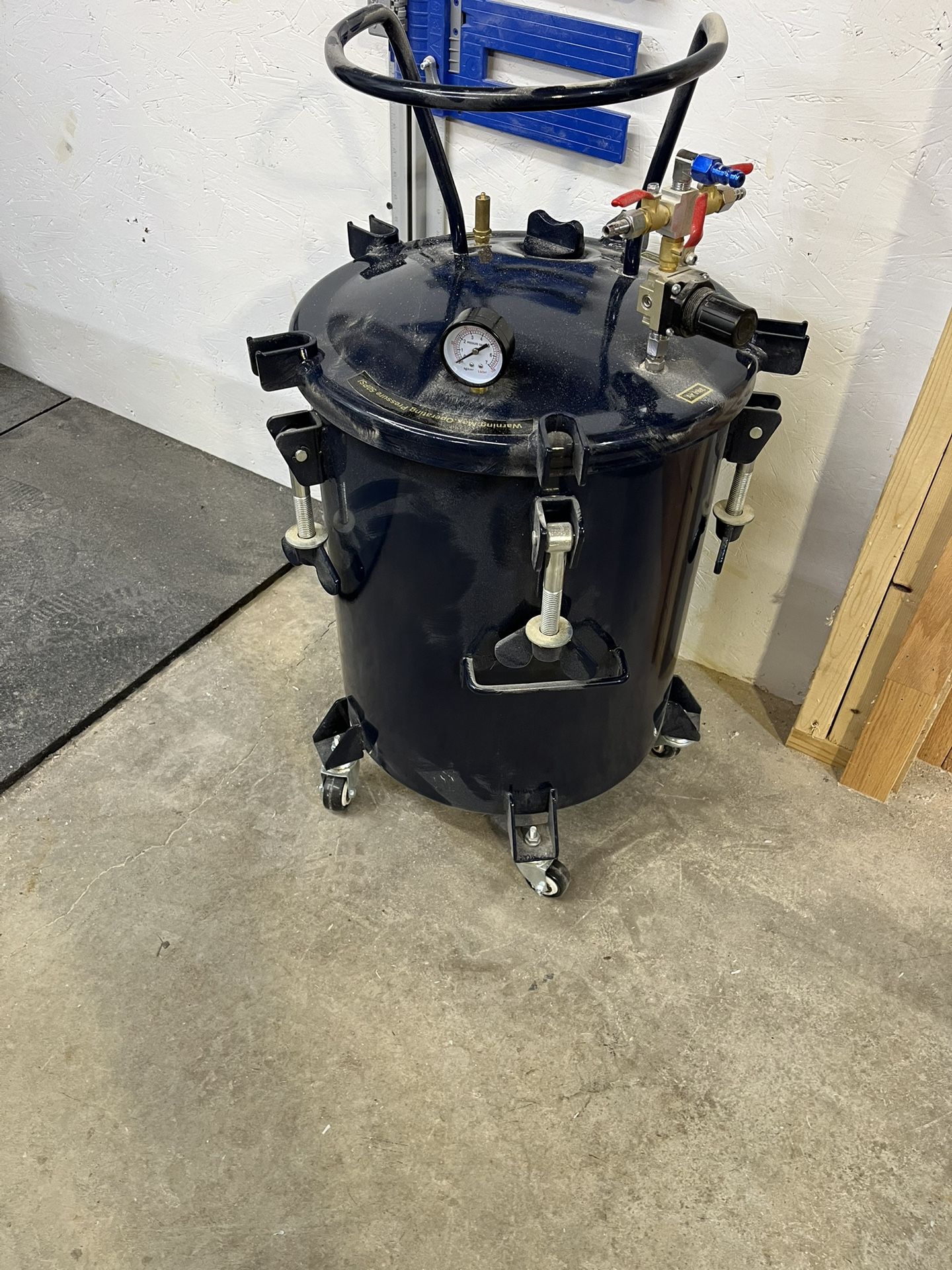 Pressure Pot For Epoxy Resin