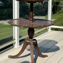 Early 20th Century Ferguson Bros Mfg Mahogany Pie Crust Two-Tier Dumbwaiter Table 