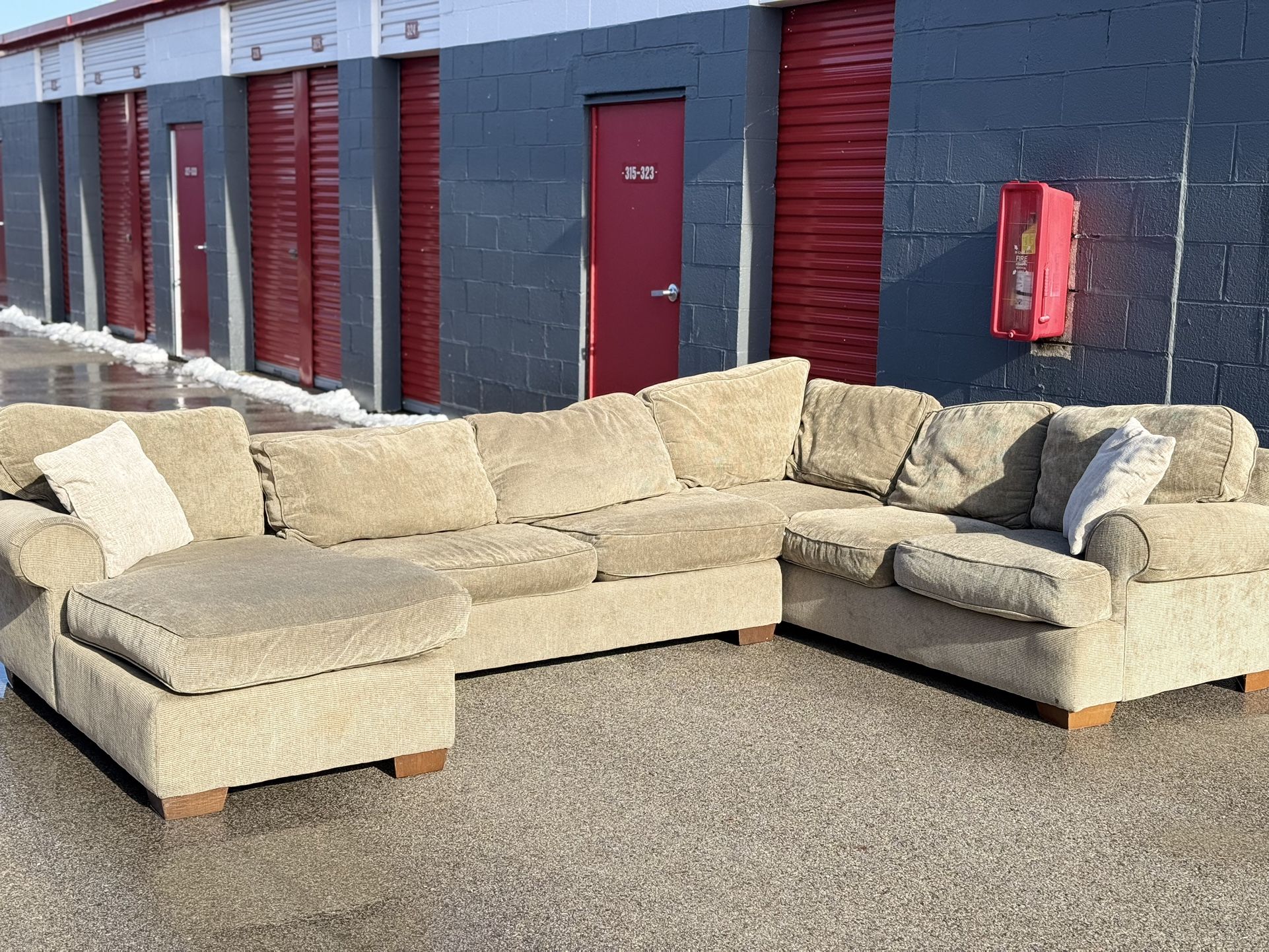Large L-Shaped Sectional Couch β Free Curbside Delivery