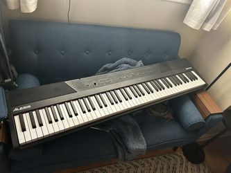 Aelesis Keyboard/Piano And Stand