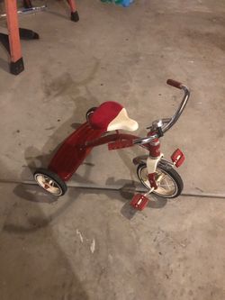 Tri-cycle radio flyer