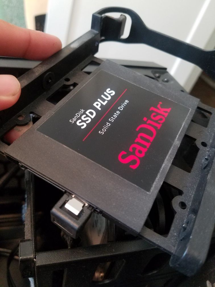 SanDisk SSD (Solid state drive)
