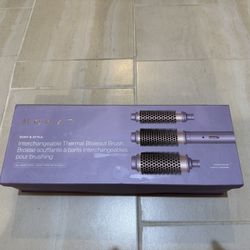 Brand New Monat Blow Out Brush 
