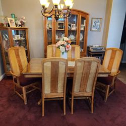 Dining Room Table & Hutch 