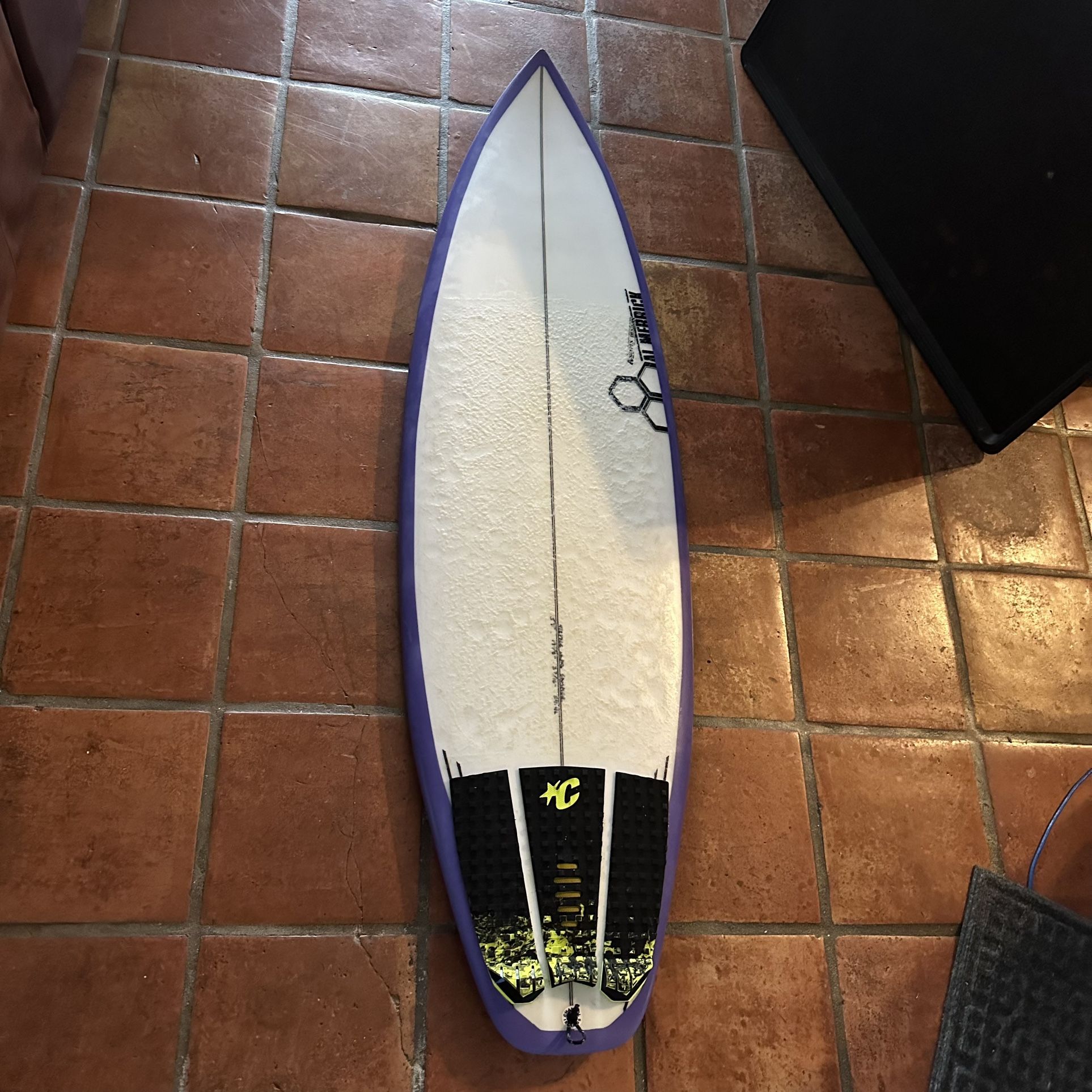 Surf Board 5'9" - Full Package