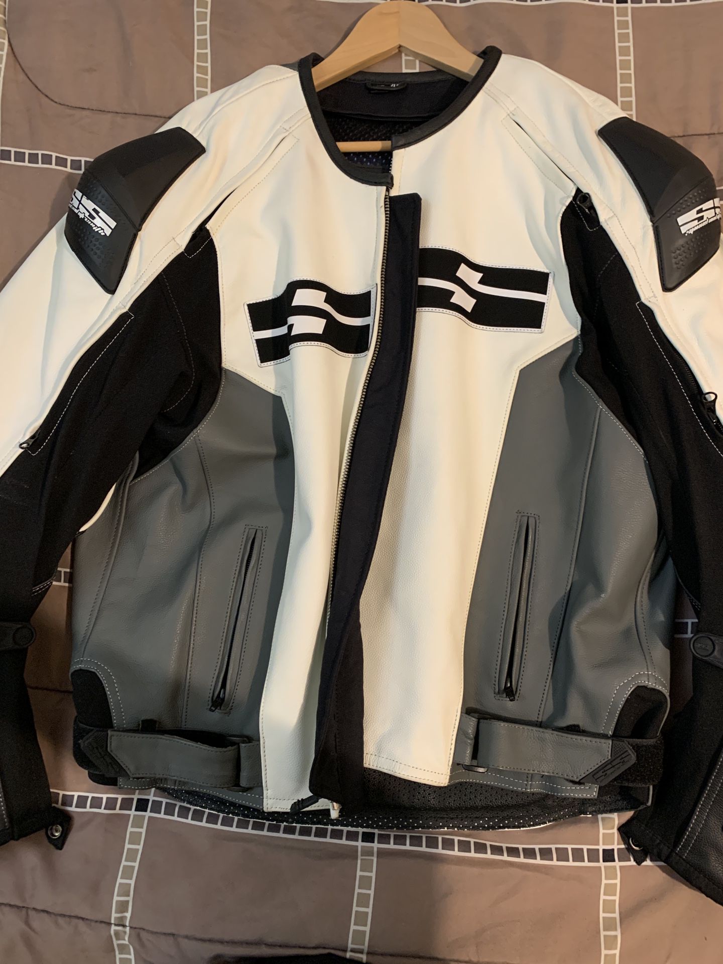 Strength and speed motorcycle jacket