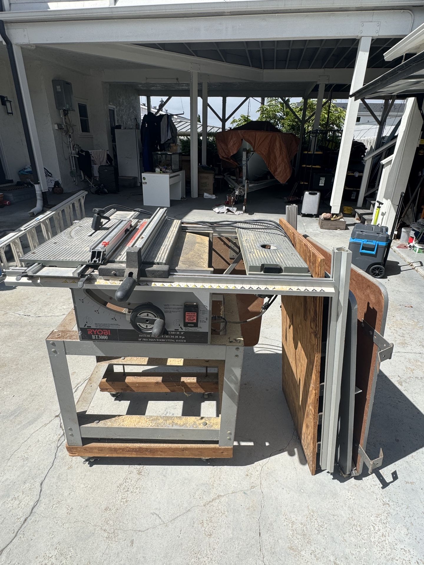 Table saw with router