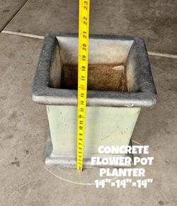 CONCRETE FLOWER POT/PLANTER