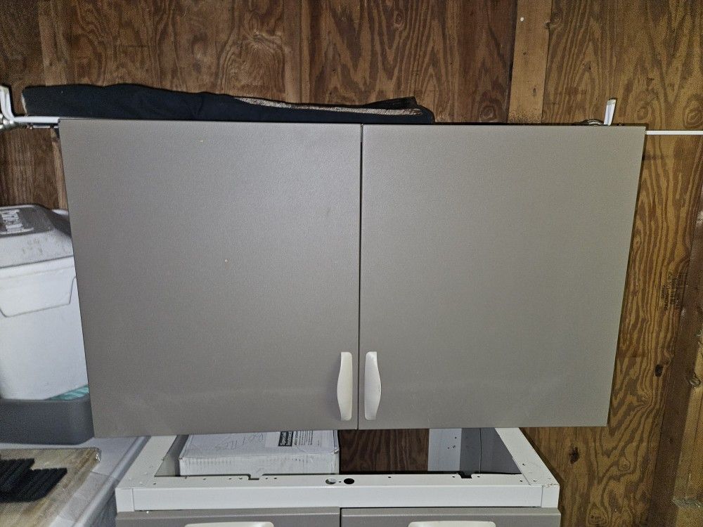 Midmark Heavy Duty But Light Steel Metal Wall Mounted Cabinet