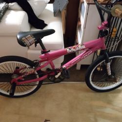 Girl Bike / Bicicleta / Bicycle