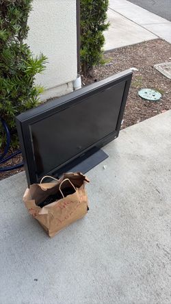 Free 32” Visio TV w/ remote and DVD player