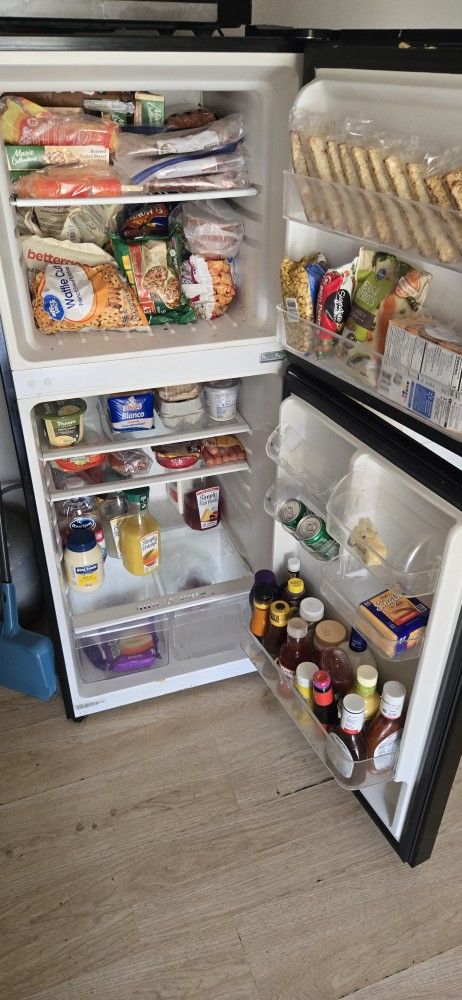 Magic Chef Medium Fridge