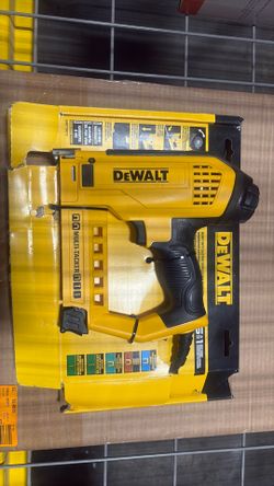 5-in-1 Multi-Tacker and Brad Nailer