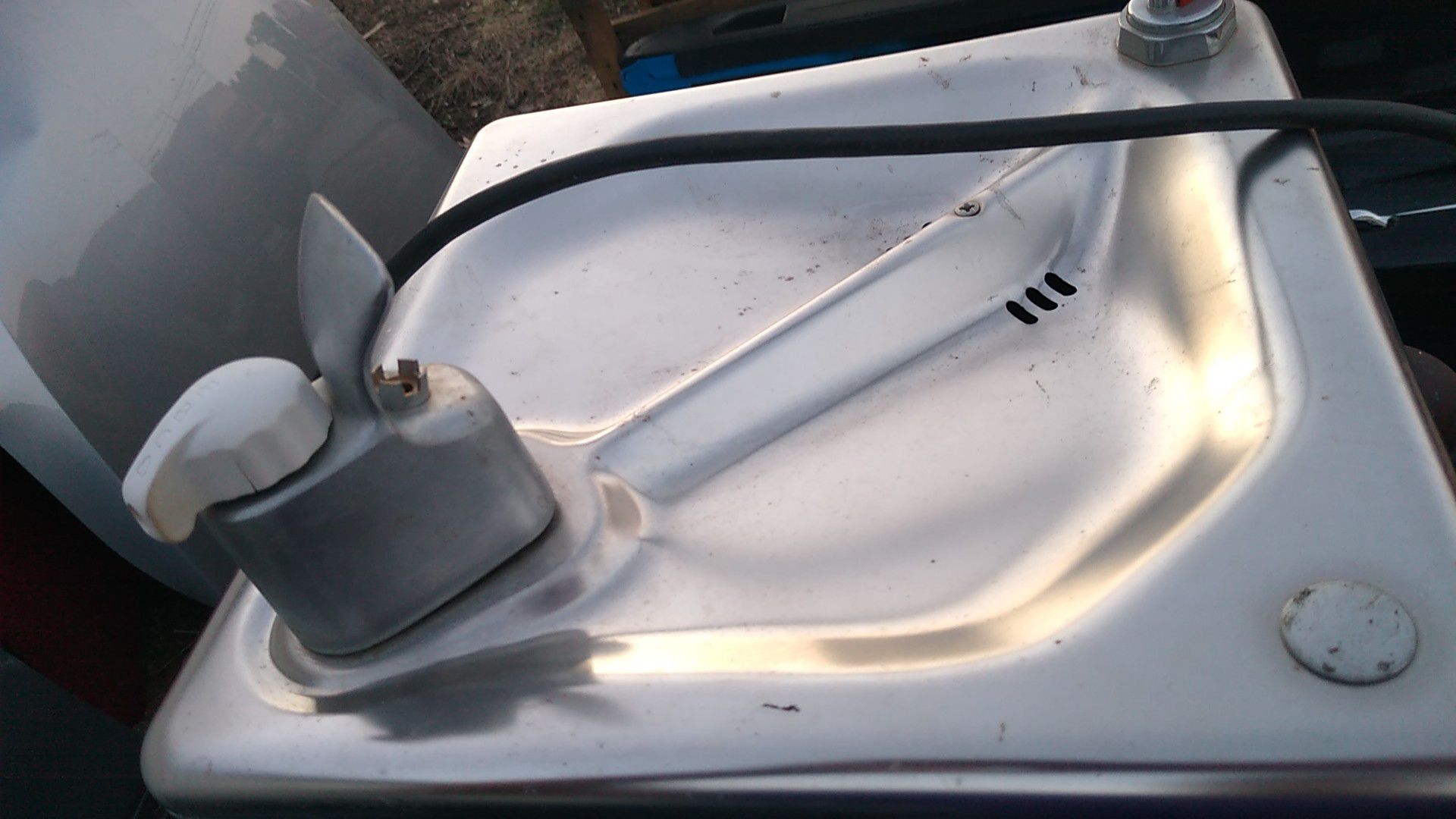 Hot and cold water fountain very good condition