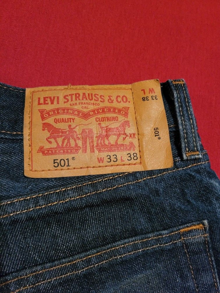 Levi 501 Jean's- 32 x 38