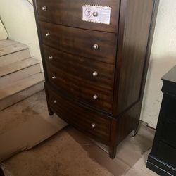 DRESSER