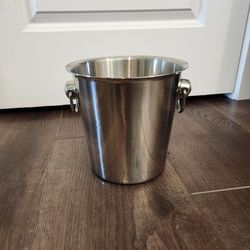 7.25" tall stainless steel ice bucket with classic ring handles for easy carrying, 18-8 stainless steel made in Korea, Great Condition