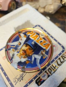 Mike Piazza sports impressions. Plate, bobblehead and statue