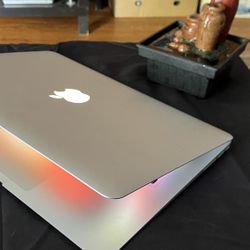 Apple MacBook Air 13” Core I5, 4GB Ram 128GB Ssd $200