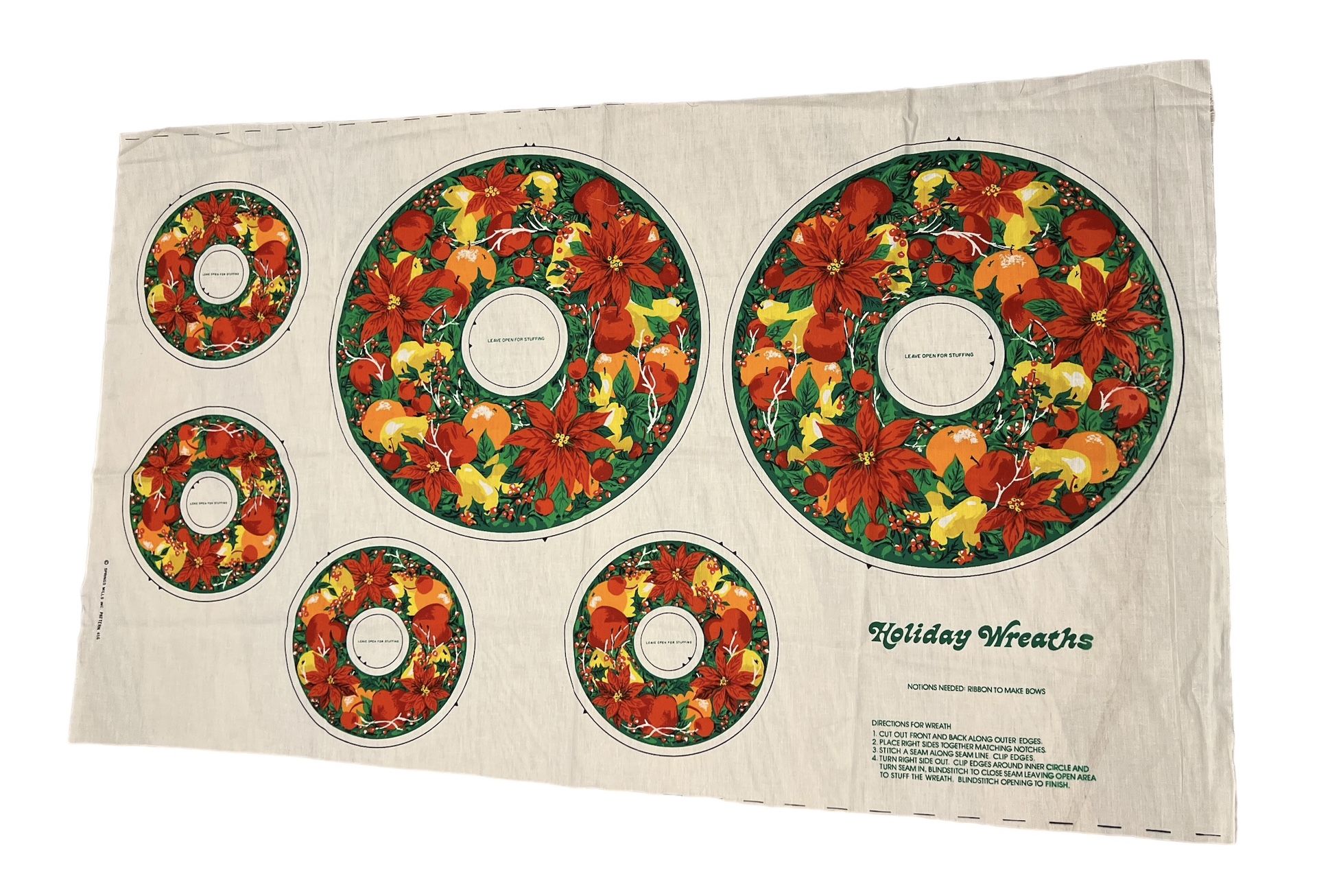 Springs Mills Cut & Sew Holiday Wreath Fabric Panel 466 poinsettia Fruit Vintage