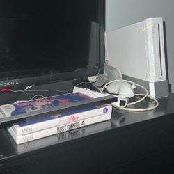 Wii Console & 2 Remotes & 2 Games $60 ALL