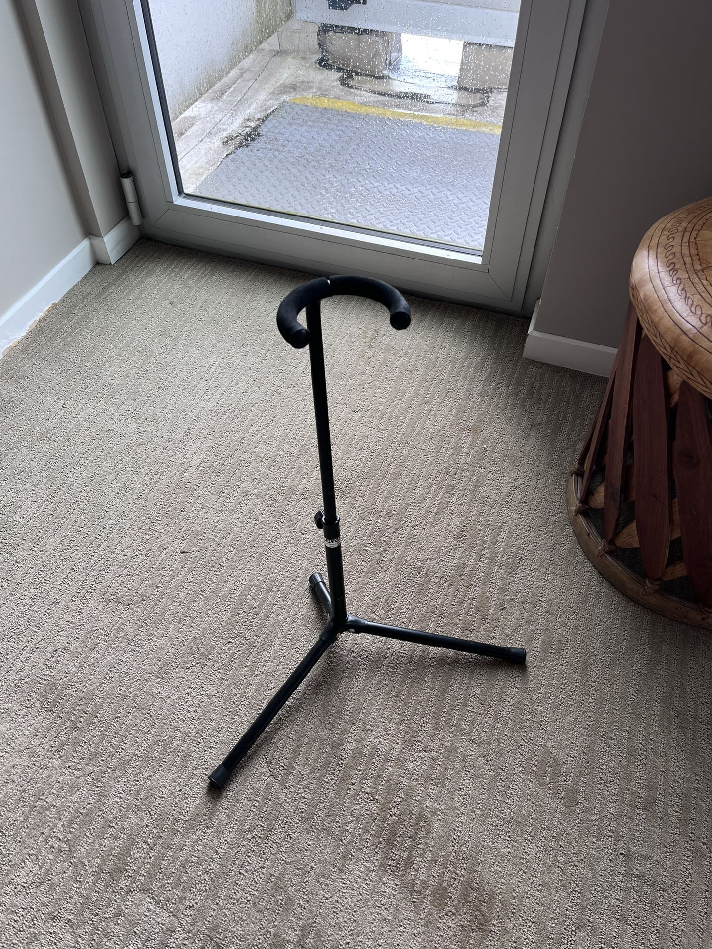 Black Metal Guitar Stand / Holder