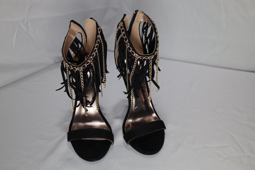 Qupid Black With Gold Chains Size 6.5
