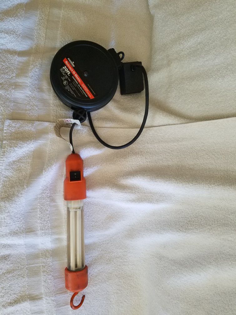 Electricord Retract-O-Matic 20 FT Cord Reel Retractable Work Light for Sale  in Las Vegas, NV - OfferUp