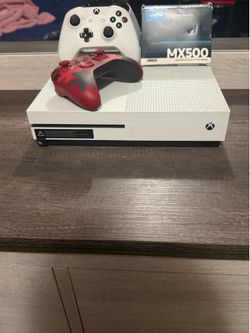 Xbox One S + 2 Controllers + 4TB SSD