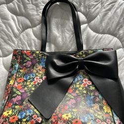 Karl Lagerfield Tote