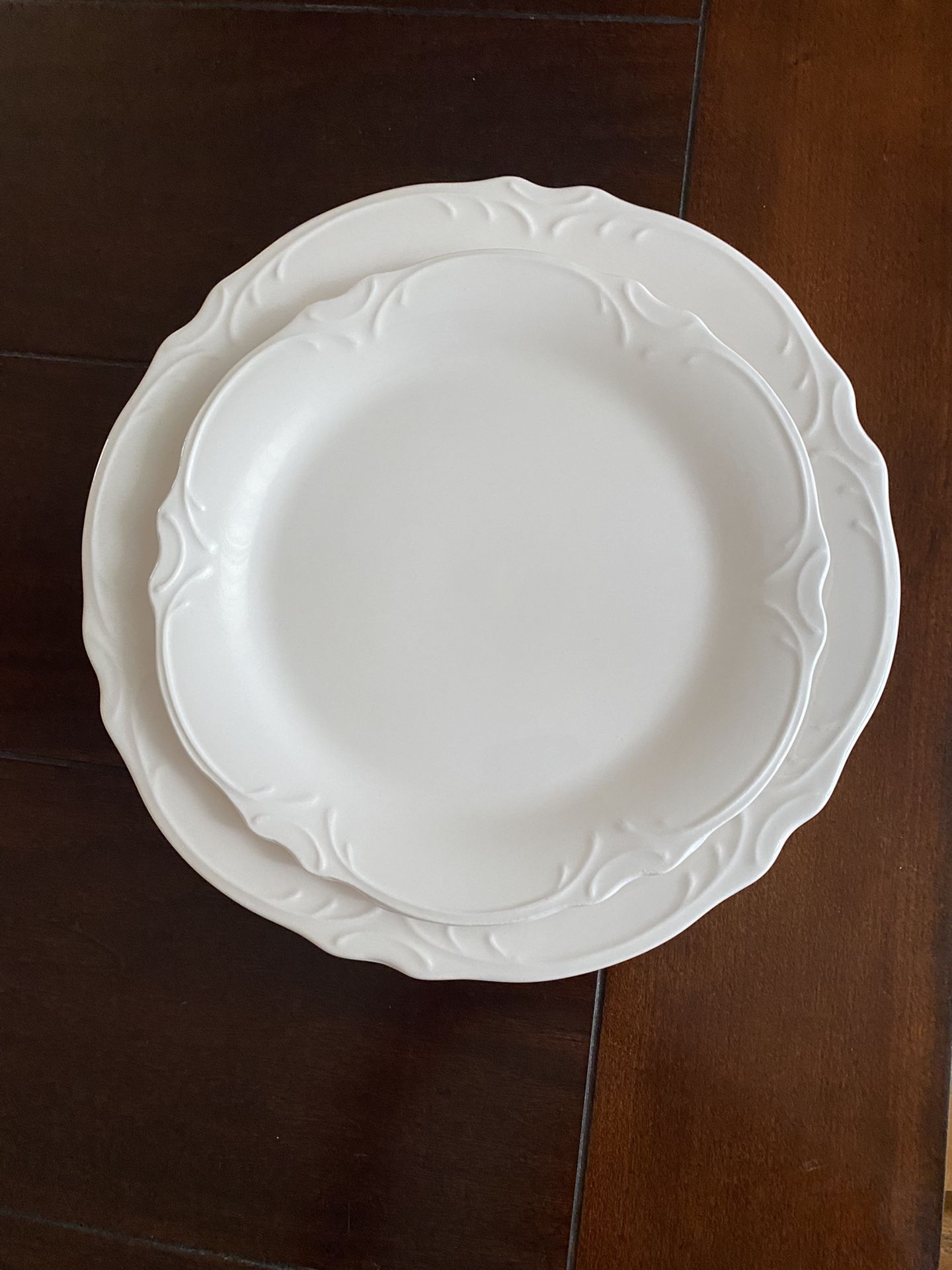 Pier One Madeline Service for four or six, dinner & salad plates