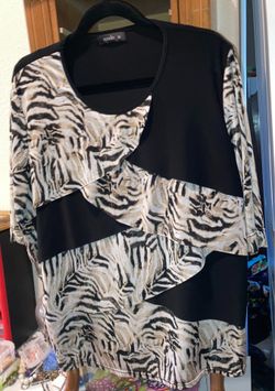 ModeLia XL black and tiger stripe Dress Shirt