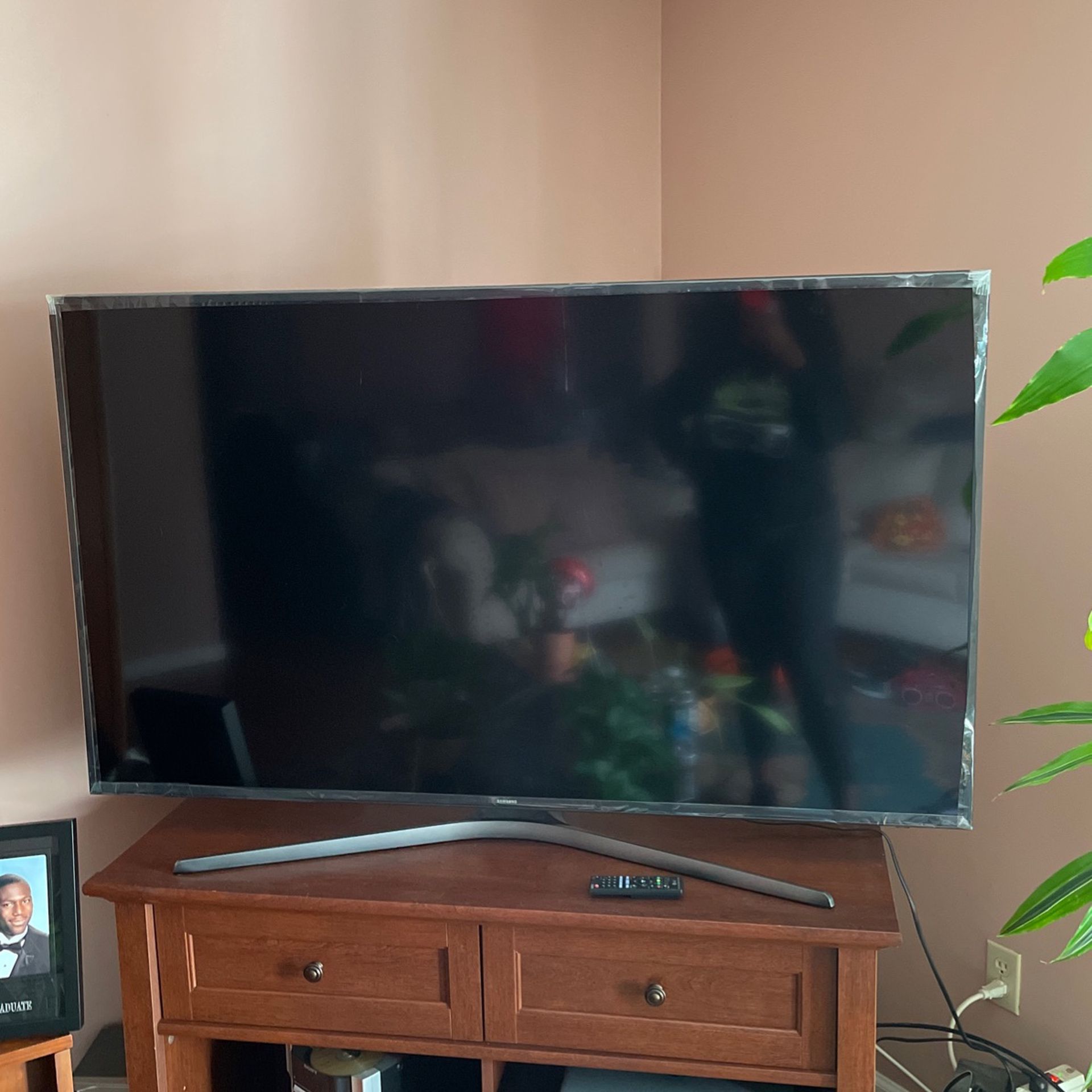60 Inch Samsung Smart Tv 400$ With Stand 500 Needs To Be Gone By Saturday 01/23 Tv Basically New
