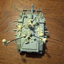 Warhammer40K Battle Tank With Armaments 