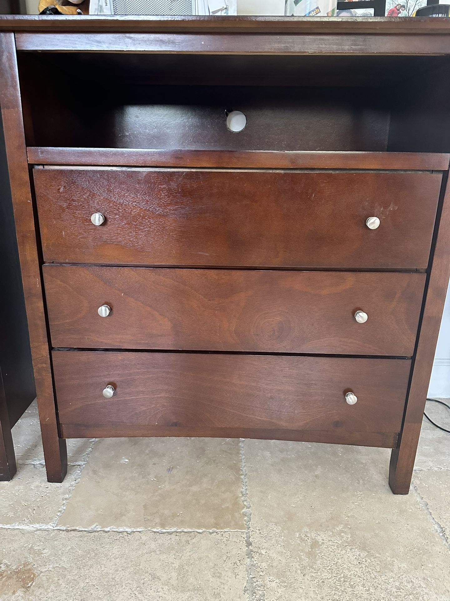 Dresser With Shelve