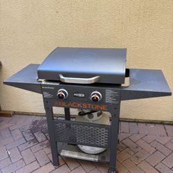 Blackstone 22" Dual-Burner Griddle Grill with Cover and Accessories