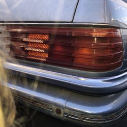 Mercedes Benz 450 se tail lights