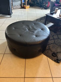 Ottoman with wheels